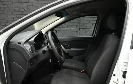 Renault Logan II, 2019 год, 799 000 рублей, 10 фотография