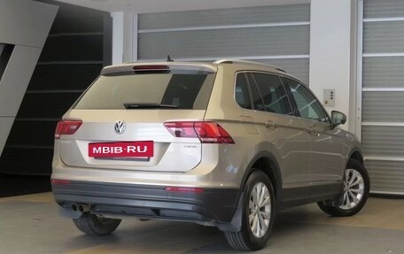 Volkswagen Tiguan II, 2018 год, 1 840 000 рублей, 2 фотография