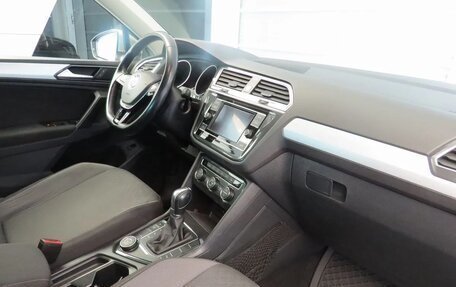 Volkswagen Tiguan II, 2018 год, 1 840 000 рублей, 5 фотография