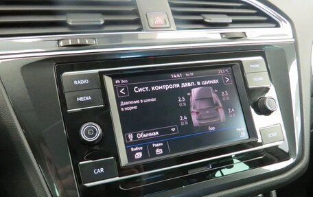 Volkswagen Tiguan II, 2018 год, 1 840 000 рублей, 17 фотография