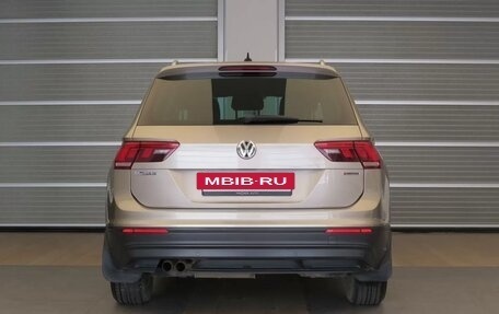 Volkswagen Tiguan II, 2018 год, 1 840 000 рублей, 27 фотография