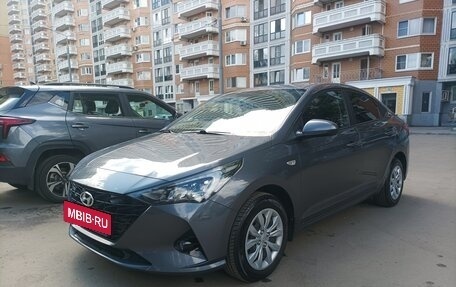 Hyundai Solaris II рестайлинг, 2021 год, 1 590 000 рублей, 2 фотография