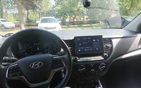 Hyundai Solaris II рестайлинг, 2021 год, 1 590 000 рублей, 22 фотография