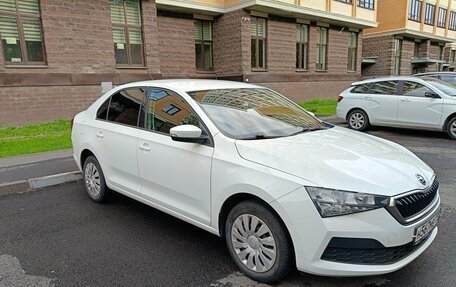 Skoda Rapid II, 2021 год, 1 560 000 рублей, 2 фотография