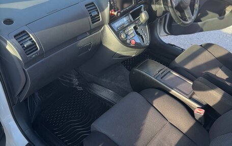 Toyota Wish II, 2003 год, 750 000 рублей, 14 фотография