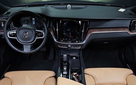 Volvo V60 Cross Country II, 2021 год, 3 653 999 рублей, 8 фотография