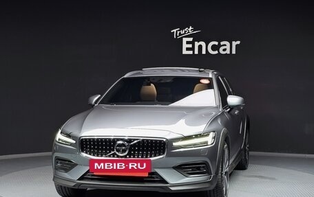 Volvo V60 Cross Country II, 2021 год, 3 653 999 рублей, 5 фотография
