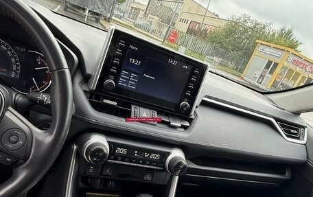 Toyota RAV4, 2019 год, 3 200 000 рублей, 2 фотография