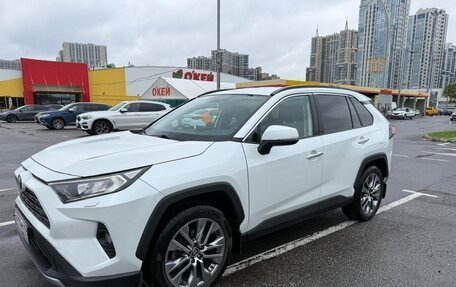 Toyota RAV4, 2019 год, 3 200 000 рублей, 7 фотография