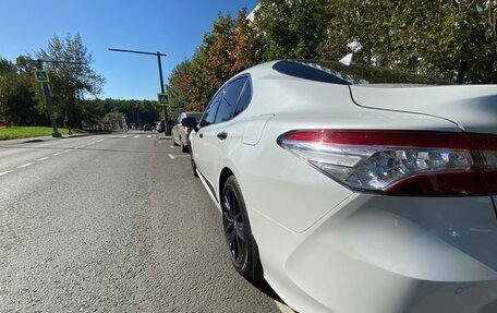 Toyota Camry, 2018 год, 3 100 000 рублей, 5 фотография