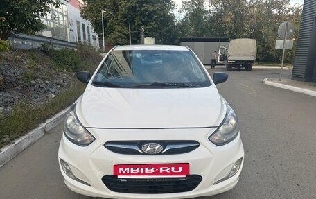 Hyundai Solaris II рестайлинг, 2013 год, 670 000 рублей, 2 фотография