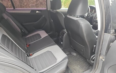 Volkswagen Jetta VI, 2012 год, 1 000 000 рублей, 8 фотография