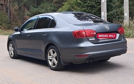 Volkswagen Jetta VI, 2012 год, 1 000 000 рублей, 6 фотография