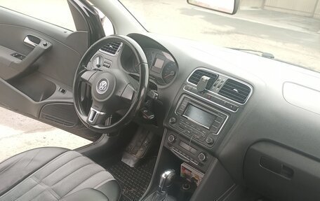 Volkswagen Polo VI (EU Market), 2013 год, 930 000 рублей, 32 фотография