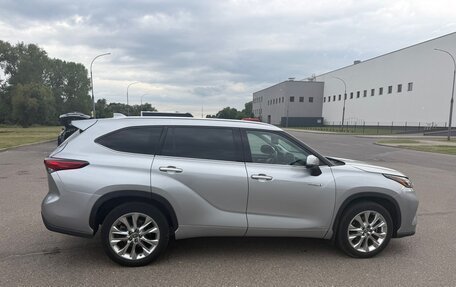 Toyota Highlander, 2021 год, 4 300 000 рублей, 3 фотография