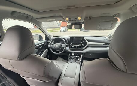 Toyota Highlander, 2021 год, 4 300 000 рублей, 8 фотография