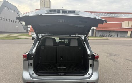 Toyota Highlander, 2021 год, 4 300 000 рублей, 7 фотография