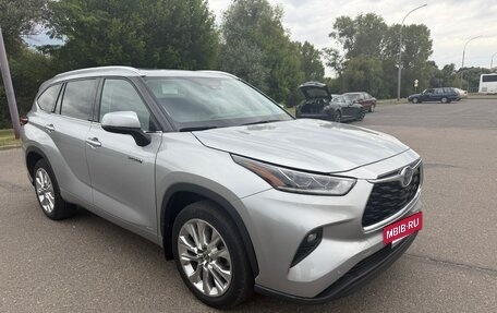 Toyota Highlander, 2021 год, 4 300 000 рублей, 2 фотография