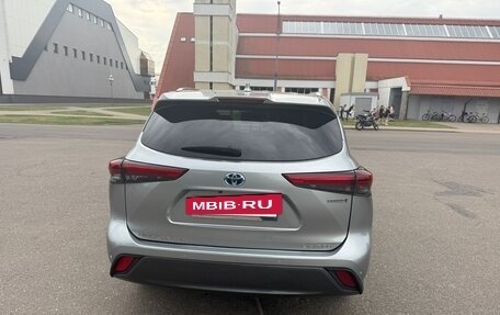 Toyota Highlander, 2021 год, 4 300 000 рублей, 5 фотография