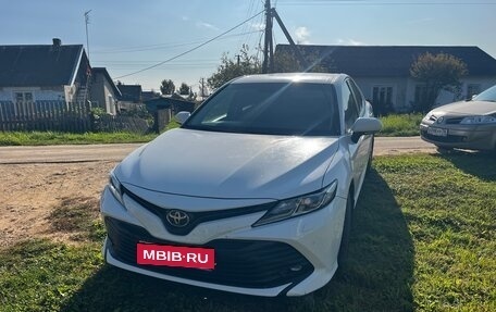 Toyota Camry, 2018 год, 2 000 000 рублей, 2 фотография