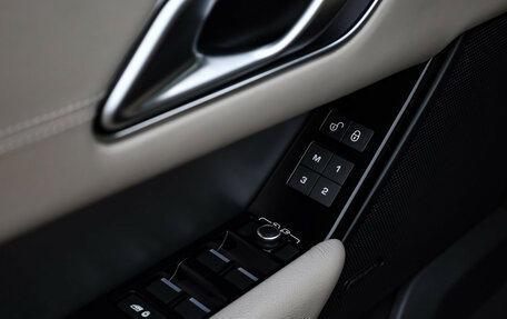 Land Rover Range Rover Velar I, 2018 год, 2 899 000 рублей, 20 фотография