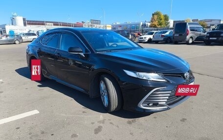Toyota Camry, 2021 год, 1 950 000 рублей, 2 фотография