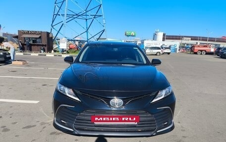 Toyota Camry, 2021 год, 1 950 000 рублей, 5 фотография