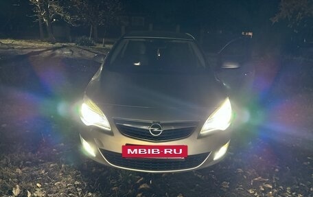 Opel Astra J, 2011 год, 700 000 рублей, 4 фотография