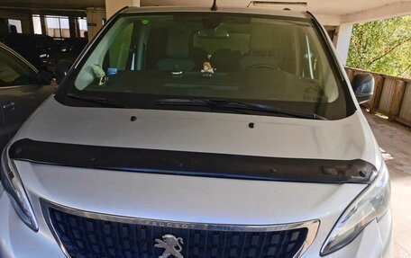 Peugeot Traveller I, 2019 год, 3 300 000 рублей, 1 фотография