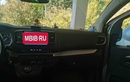 Peugeot Traveller I, 2019 год, 3 300 000 рублей, 9 фотография