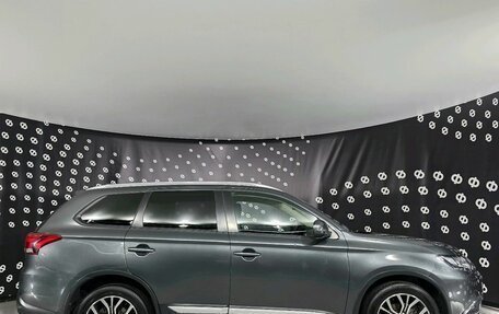 Mitsubishi Outlander III рестайлинг 3, 2018 год, 2 057 000 рублей, 4 фотография