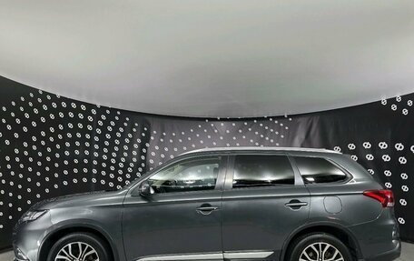 Mitsubishi Outlander III рестайлинг 3, 2018 год, 2 057 000 рублей, 8 фотография