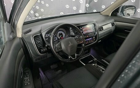Mitsubishi Outlander III рестайлинг 3, 2018 год, 2 057 000 рублей, 14 фотография
