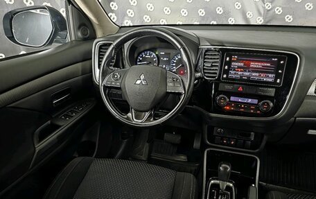 Mitsubishi Outlander III рестайлинг 3, 2018 год, 2 057 000 рублей, 21 фотография