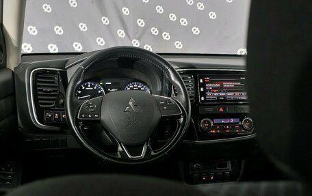 Mitsubishi Outlander III рестайлинг 3, 2018 год, 2 057 000 рублей, 23 фотография