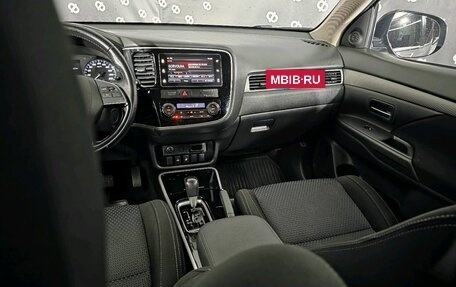 Mitsubishi Outlander III рестайлинг 3, 2018 год, 2 057 000 рублей, 25 фотография