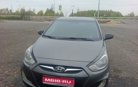 Hyundai Solaris II рестайлинг, 2013 год, 700 000 рублей, 1 фотография