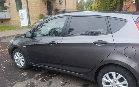 Hyundai Solaris II рестайлинг, 2013 год, 700 000 рублей, 3 фотография