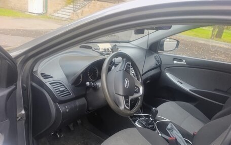 Hyundai Solaris II рестайлинг, 2013 год, 700 000 рублей, 6 фотография