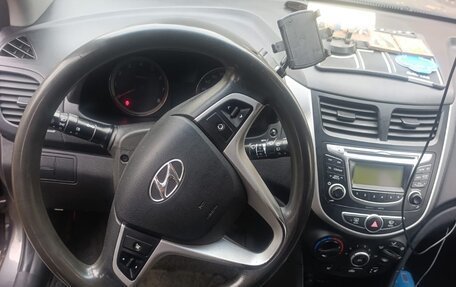 Hyundai Solaris II рестайлинг, 2013 год, 700 000 рублей, 5 фотография