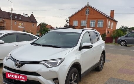 Toyota RAV4, 2019 год, 3 000 000 рублей, 2 фотография