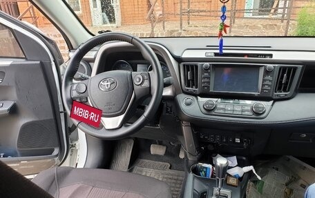 Toyota RAV4, 2019 год, 3 000 000 рублей, 13 фотография