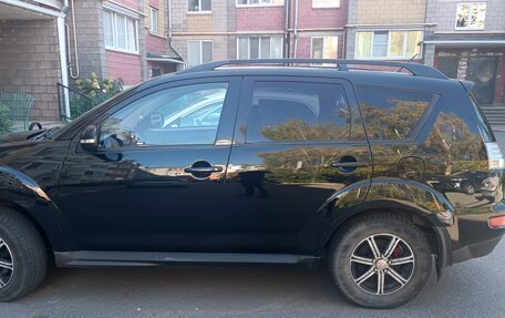Mitsubishi Outlander III рестайлинг 3, 2010 год, 980 000 рублей, 4 фотография