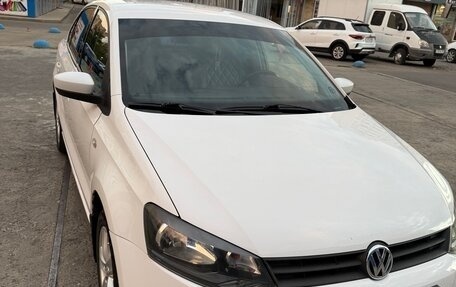 Volkswagen Polo VI (EU Market), 2013 год, 740 000 рублей, 2 фотография