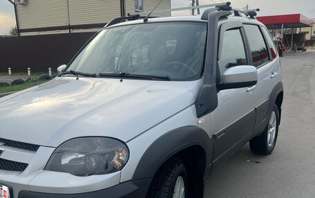 Chevrolet Niva I рестайлинг, 2018 год, 900 000 рублей, 3 фотография