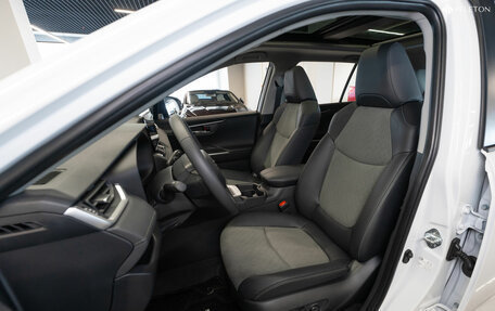 Toyota RAV4, 2024 год, 4 000 000 рублей, 9 фотография