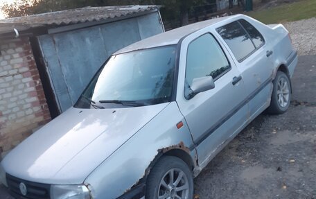 Volkswagen Vento, 1993 год, 93 000 рублей, 2 фотография