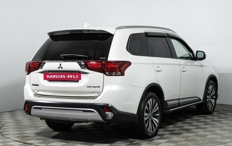 Mitsubishi Outlander III рестайлинг 3, 2016 год, 2 199 700 рублей, 5 фотография