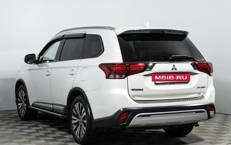 Mitsubishi Outlander III рестайлинг 3, 2016 год, 2 199 700 рублей, 7 фотография