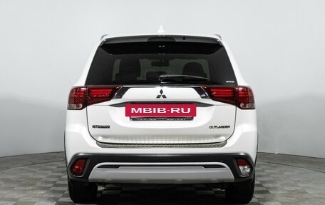 Mitsubishi Outlander III рестайлинг 3, 2016 год, 2 199 700 рублей, 6 фотография